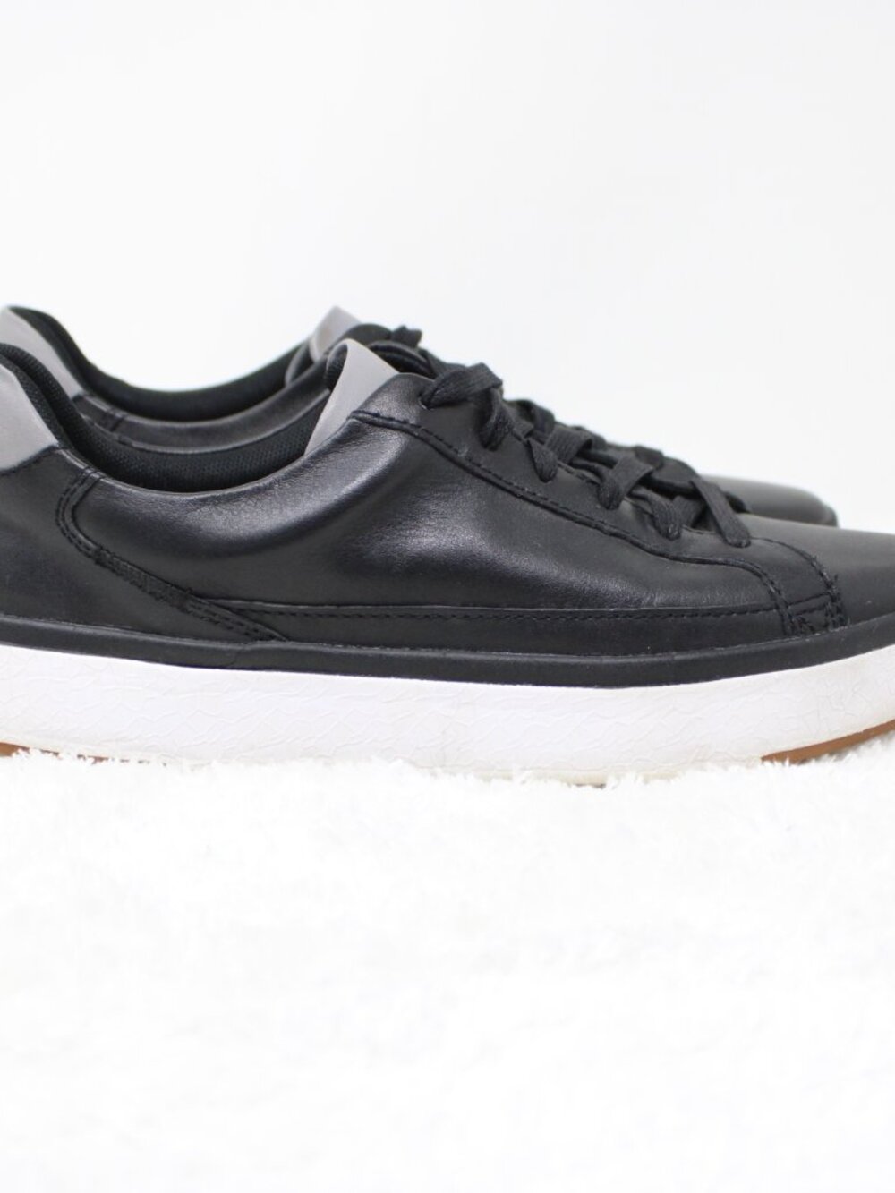 Kizik Vegas Shoes Men's 8 Womens 9.5 Black/White Hands-Free Sneakers Slip On